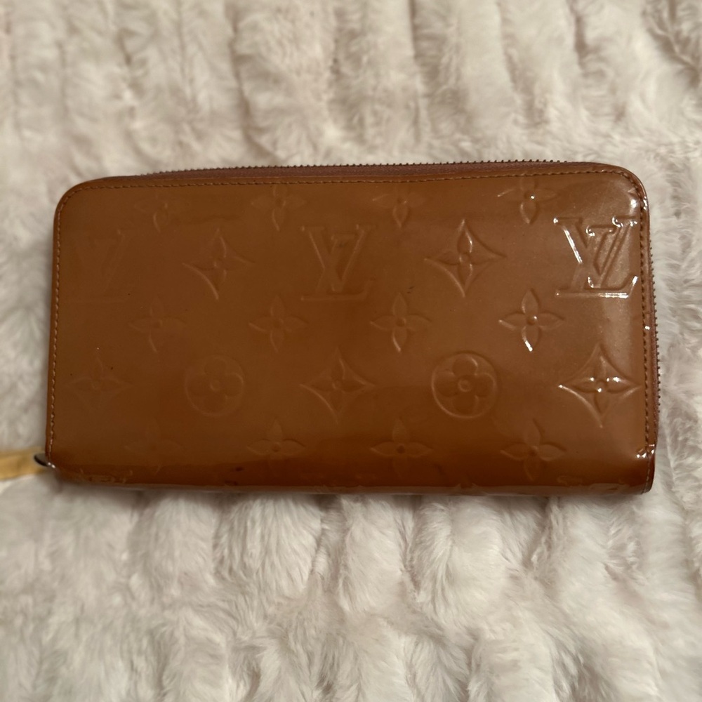 Louis Vuitton Vernis Tan Embossed Zippy Wallet